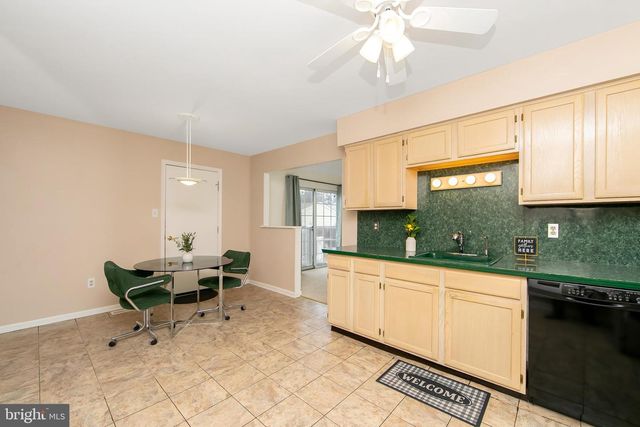 12 HANCOCK LN, Berlin, NJ 08009