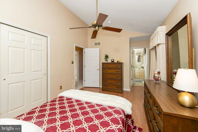 12 HANCOCK LN, Berlin, NJ 08009