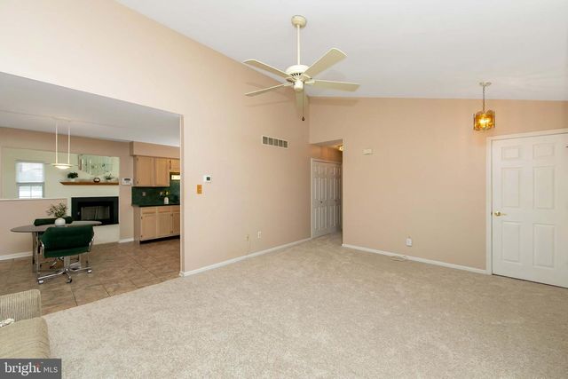 12 HANCOCK LN, Berlin, NJ 08009