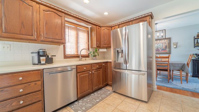 927 Woodhollow Drive, Schererville, IN 46375