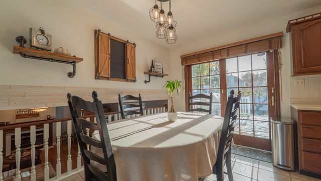 927 Woodhollow Drive, Schererville, IN 46375