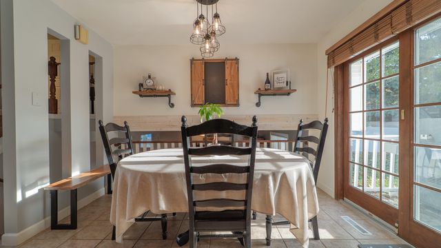 927 Woodhollow Drive, Schererville, IN 46375