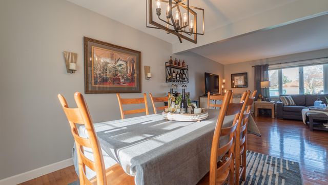 927 Woodhollow Drive, Schererville, IN 46375