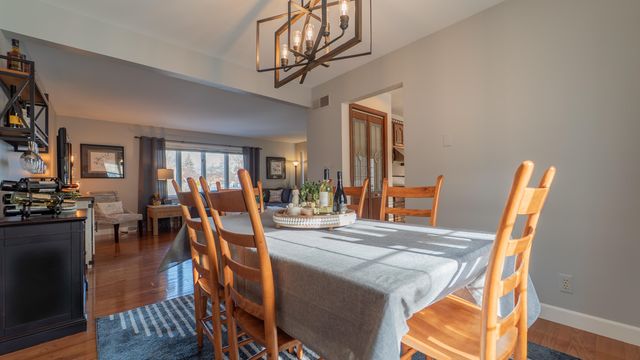 927 Woodhollow Drive, Schererville, IN 46375