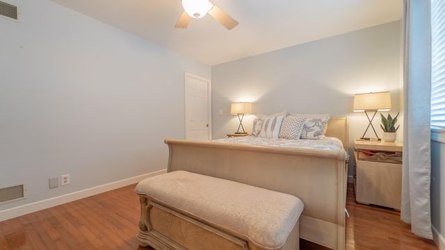 927 Woodhollow Drive, Schererville, IN 46375