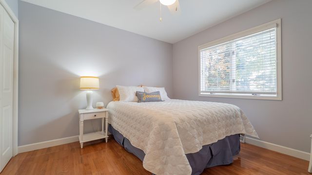 927 Woodhollow Drive, Schererville, IN 46375