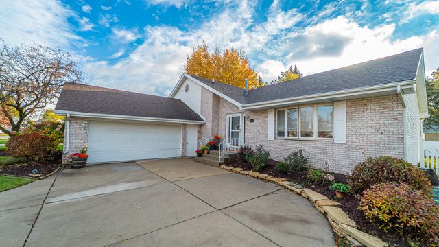 927 Woodhollow Drive, Schererville, IN 46375