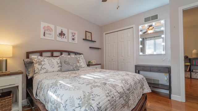 927 Woodhollow Drive, Schererville, IN 46375