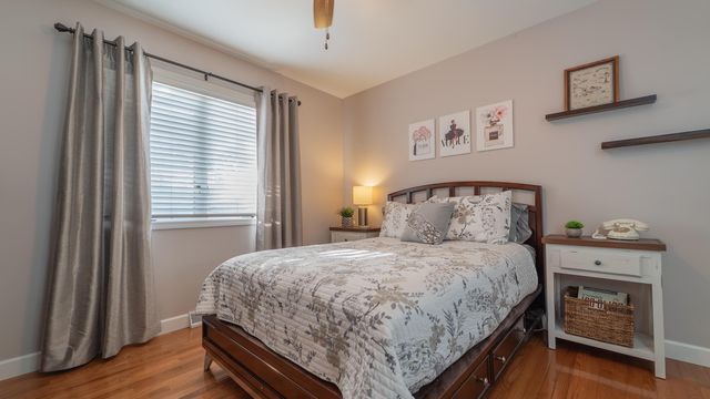 927 Woodhollow Drive, Schererville, IN 46375