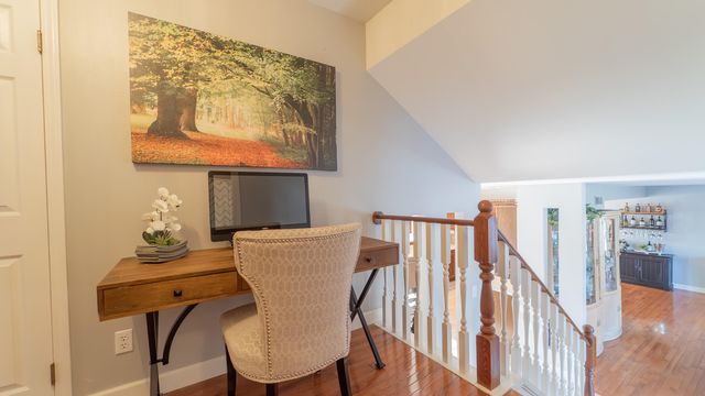 927 Woodhollow Drive, Schererville, IN 46375