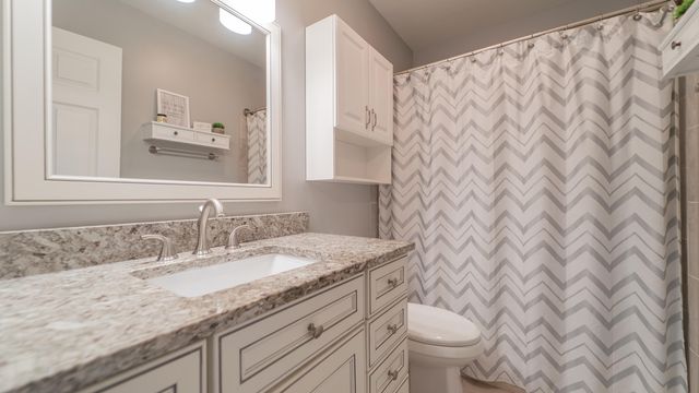 927 Woodhollow Drive, Schererville, IN 46375