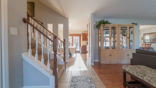 927 Woodhollow Drive, Schererville, IN 46375