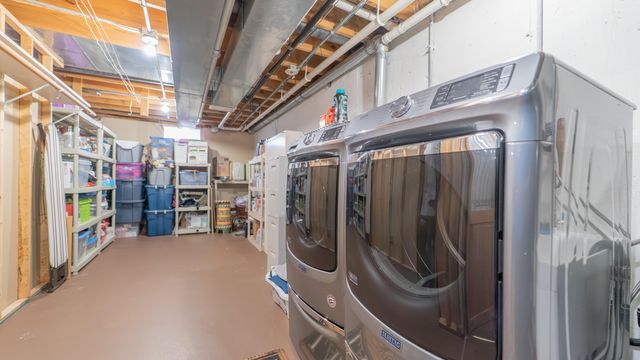 927 Woodhollow Drive, Schererville, IN 46375