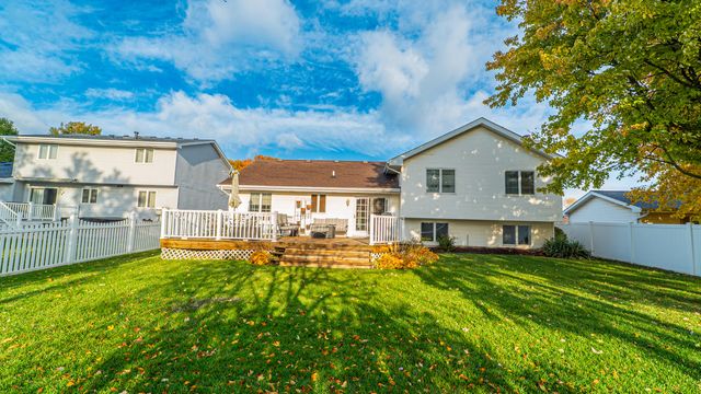 927 Woodhollow Drive, Schererville, IN 46375