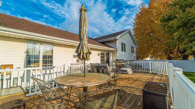 927 Woodhollow Drive, Schererville, IN 46375