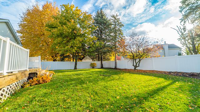 927 Woodhollow Drive, Schererville, IN 46375