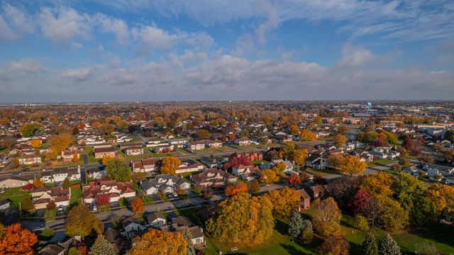 927 Woodhollow Drive, Schererville, IN 46375