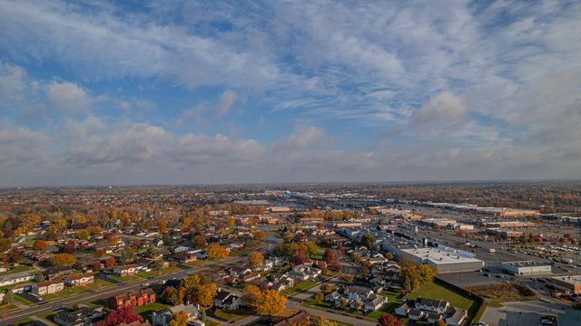 927 Woodhollow Drive, Schererville, IN 46375