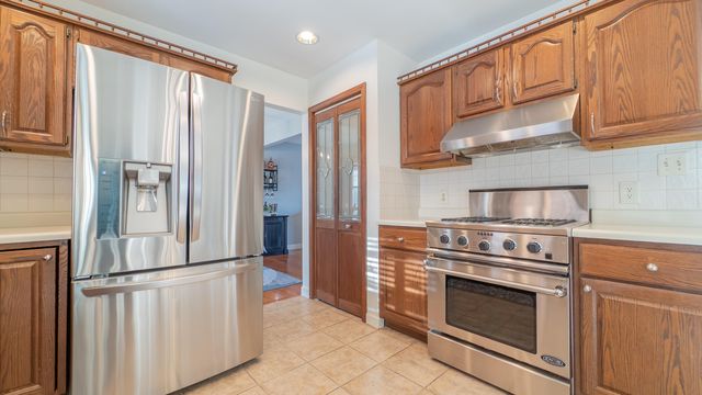 927 Woodhollow Drive, Schererville, IN 46375