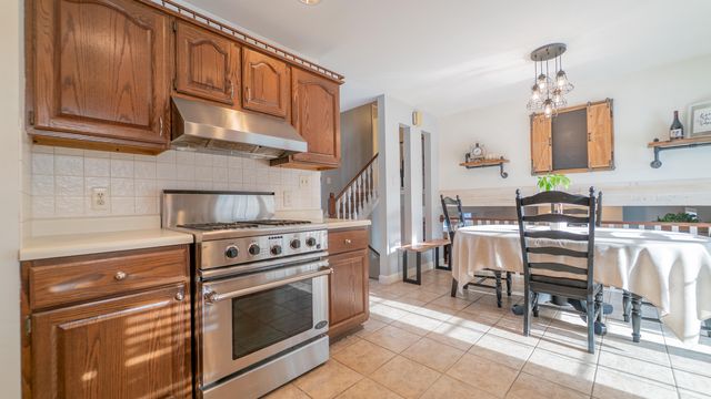 927 Woodhollow Drive, Schererville, IN 46375