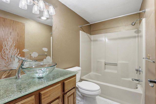 195 CAPTAINS COURT, Winneconne, WI 54986