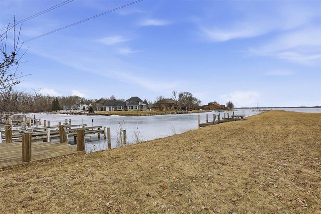 195 CAPTAINS COURT, Winneconne, WI 54986