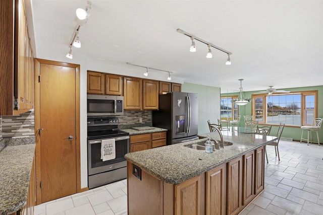 195 CAPTAINS COURT, Winneconne, WI 54986