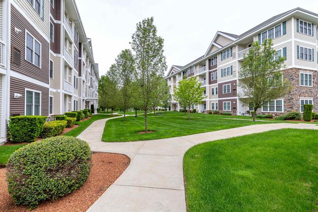 10 Braemoor Woods Rd Apt 300, Salem, NH 03079