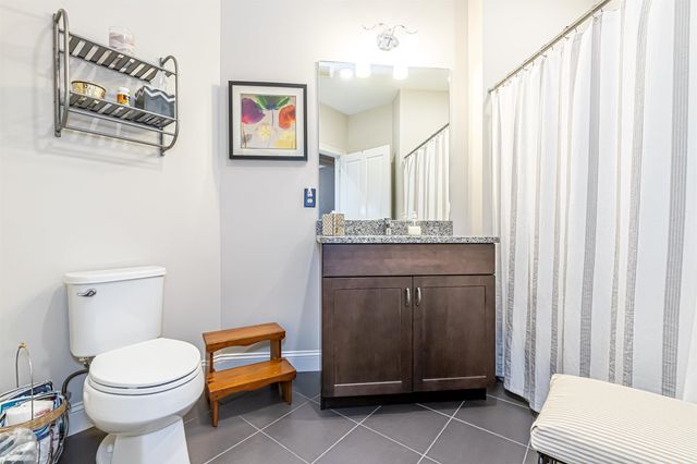 10 Braemoor Woods Rd Apt 300, Salem, NH 03079