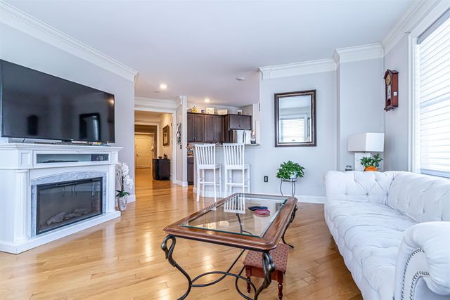 10 Braemoor Woods Rd Apt 300, Salem, NH 03079