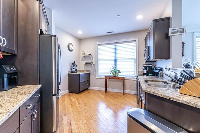 10 Braemoor Woods Rd Apt 300, Salem, NH 03079