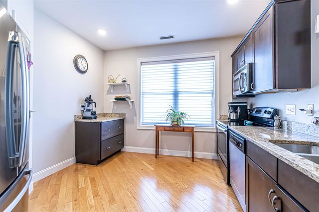 10 Braemoor Woods Rd Apt 300, Salem, NH 03079