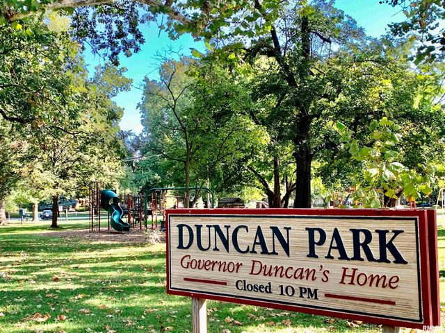 8 DUNCAN Place, Jacksonville, IL 62650