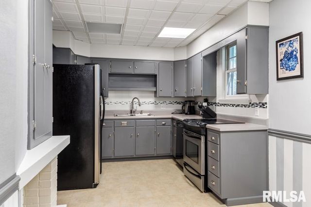 8 DUNCAN Place, Jacksonville, IL 62650