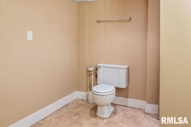 8 DUNCAN Place, Jacksonville, IL 62650