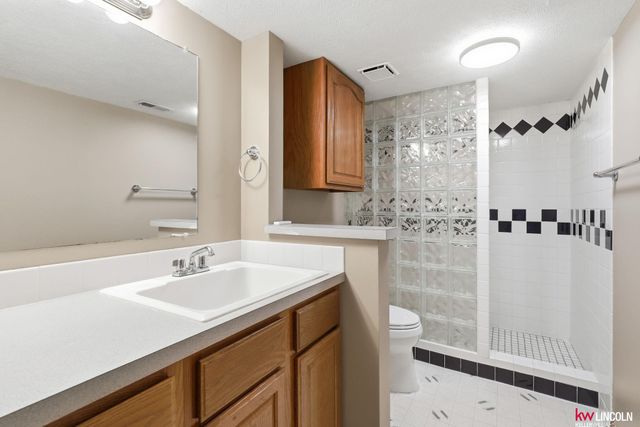 5310 Madalyn Road, Lincoln, NE 68516