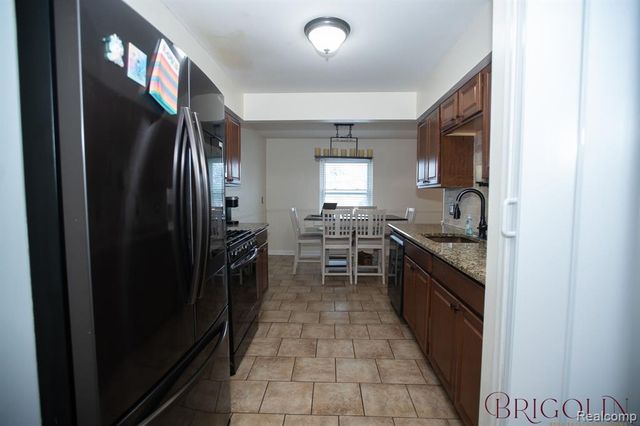 37816 Charter Oaks Boulevard, Clinton Township, MI 48036