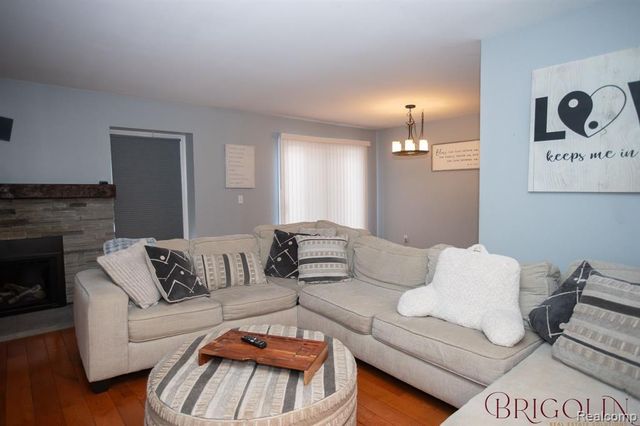 37816 Charter Oaks Boulevard, Clinton Township, MI 48036