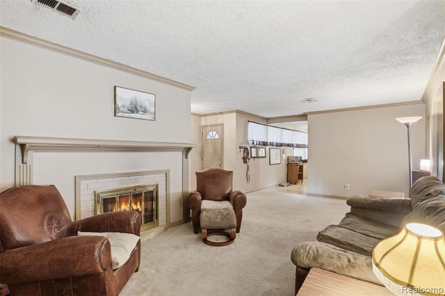 32425 Cloverdale Avenue, Farmington, MI 48336