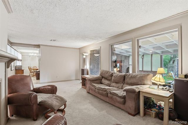 32425 Cloverdale Avenue, Farmington, MI 48336