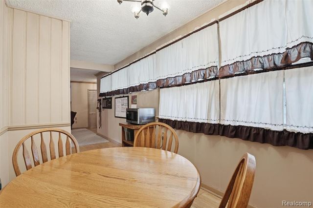 32425 Cloverdale Avenue, Farmington, MI 48336
