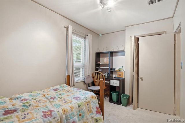 32425 Cloverdale Avenue, Farmington, MI 48336