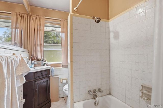 32425 Cloverdale Avenue, Farmington, MI 48336