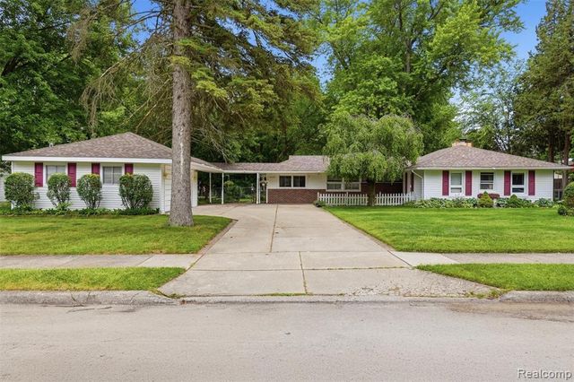 32425 Cloverdale Avenue, Farmington, MI 48336