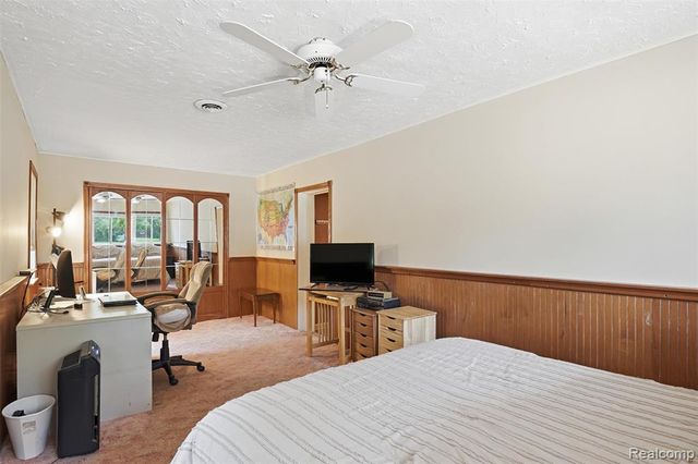 32425 Cloverdale Avenue, Farmington, MI 48336