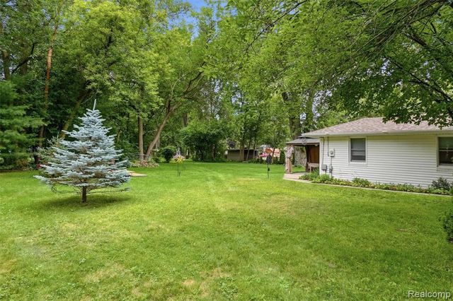 32425 Cloverdale Avenue, Farmington, MI 48336
