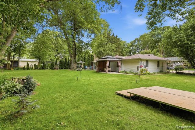 32425 Cloverdale Avenue, Farmington, MI 48336