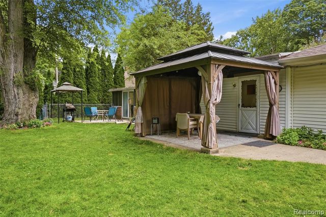 32425 Cloverdale Avenue, Farmington, MI 48336