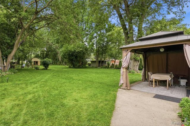 32425 Cloverdale Avenue, Farmington, MI 48336
