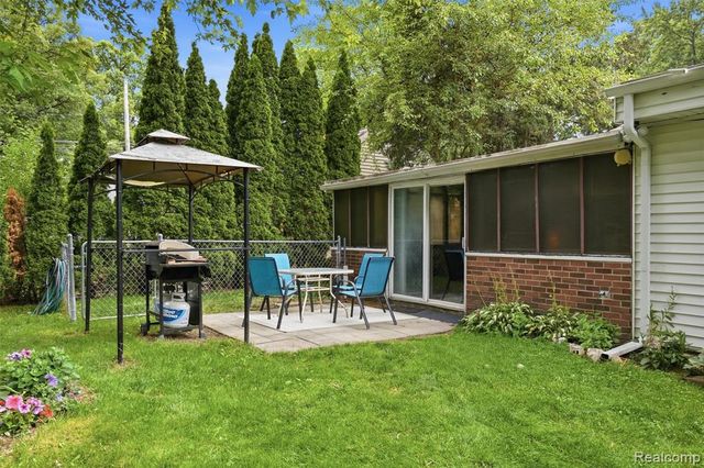 32425 Cloverdale Avenue, Farmington, MI 48336